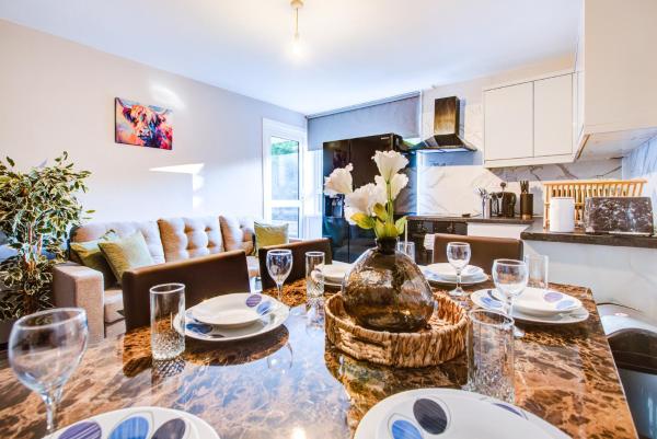 3BR Flat, Sleeps 7 Near Canary Wharf, London