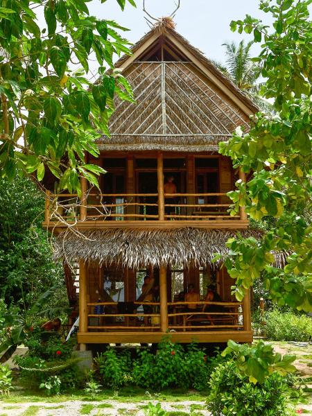 Mentawai Surfing Fishing