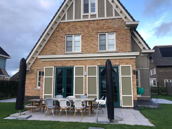Kuva 2: House with garden in Amsterdam