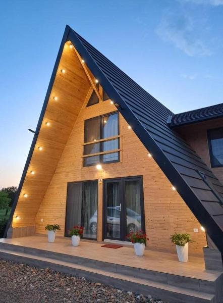 A la foto es mostra l'objecte Ema House situat a la ciutat de Vad.