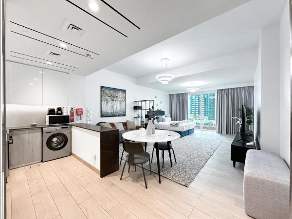 Bilde 8: Trophy - Luxurious Studio Apartment in JLT w Golf Simulator