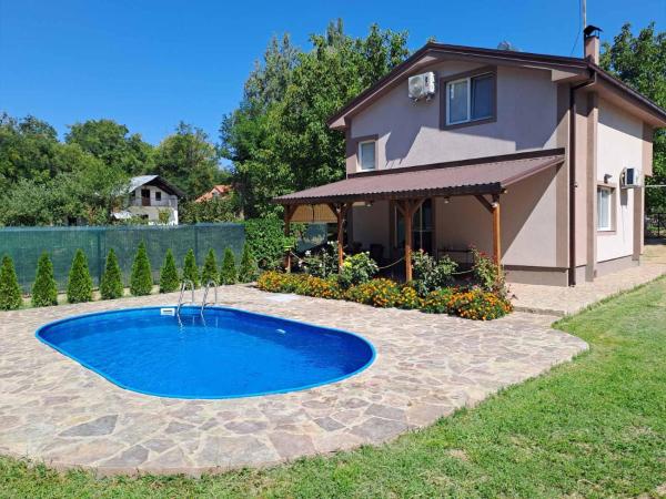 A la foto es mostra l'objecte Villa Vein situat a la ciutat de Dragomance.