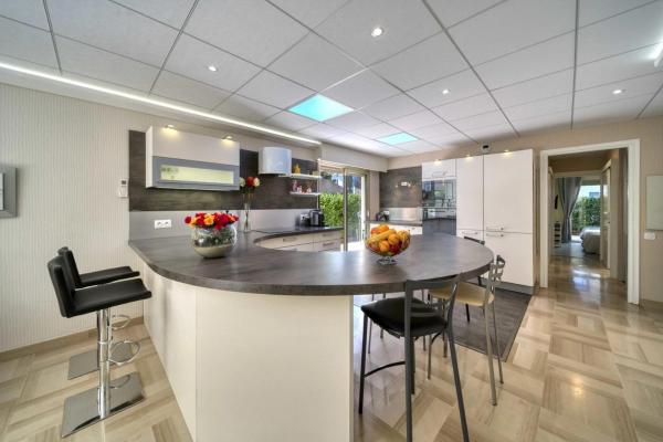 REF 1413 - Cannes Center Appartment for rent photo 8