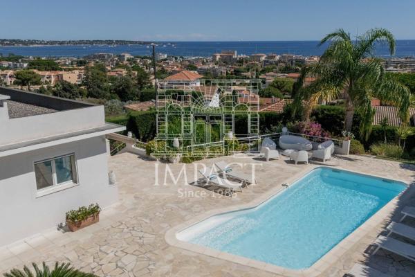 På billedet ses objektet Ref 2182 - Seasonal rental in Golfe-Juan - Villa 190 m beliggende i byen Cannes.