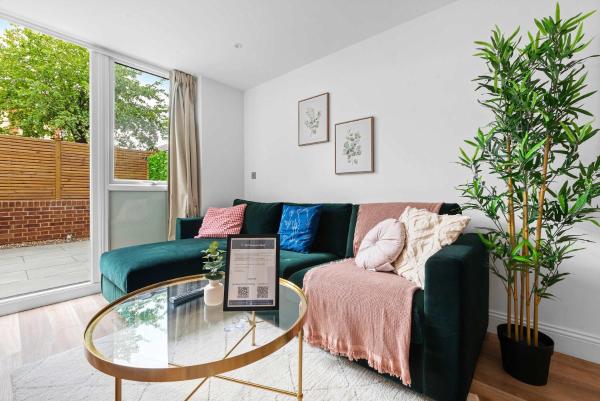På billedet ses objektet Modern 1 Bed Apartment with Garden in Gravesend beliggende i byen Gravesend.