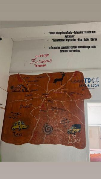 Na foto é possível ver o objeto Auberge Alferdaous localizado na cidade de Ad Duwayrāt.