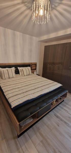 Op de foto is het object L&L Apartaments te zien, gelegen in de stad Giarmata.
