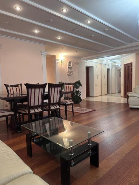Center of Chisinau unique expressive apartment in capital city of Moldova-Moldavia-Moldavie, Chişinău