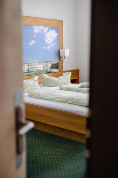 Na zdjęciu widoczny jest obiekt Biohotel Amadeus położony w mieście Schwerin.