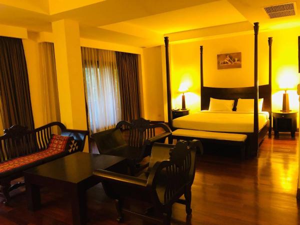 写真にはBan Pho Touane市にあるhotel cosmoが写っています。