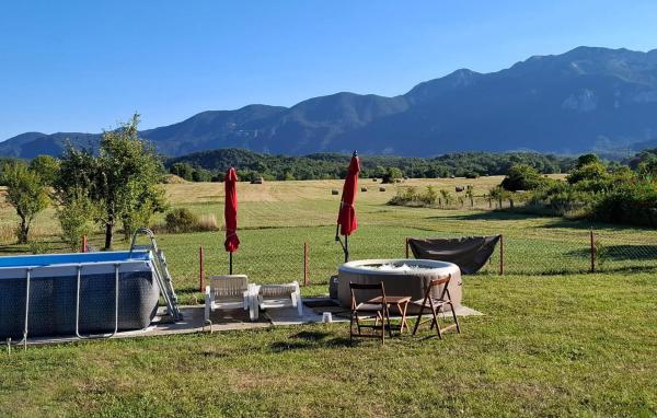 A la foto es mostra l'objecte Gorgeous Home In Lovinac With Wi-Fi situat a la ciutat de Lovinac.