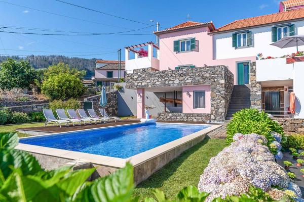 På bildet vises objektet Casa das Orquideas som ligger i byen Estreito da Calheta.