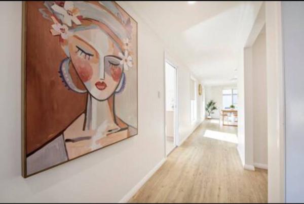 A la foto es mostra l'objecte Macintyre House situat a la ciutat de Dubbo.