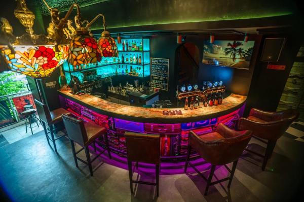Auf dem Foto ist das Objekt Boutique Suite 3BR x The Lobby Bar & Bed in der Stadt Bang Kapi zu sehen.