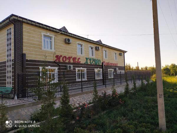 Na zdjęciu widoczny jest obiekt Xumo Resraurant and Hotel położony w mieście Bŭston.