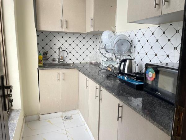 Foto 2: Spacious & Comfy 2BR in Bahria Enclave