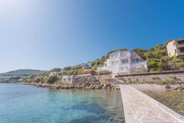 Στη φωτογραφία φαίνεται το αντικείμενο Villa delle Ninfe που βρίσκεται στην πόλη Isola Foradada.
