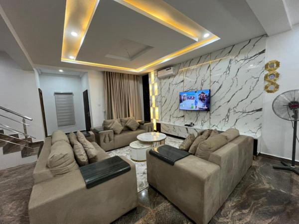 På billedet ses objektet Deluxe room beliggende i byen Abuja.