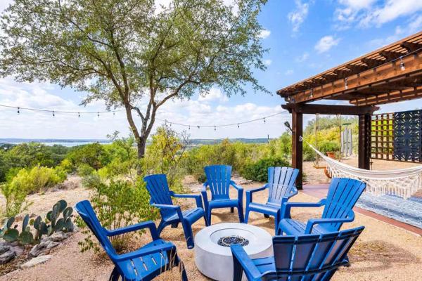 Lake Views Fire Pit Detached Apartment - Wimberley, TX