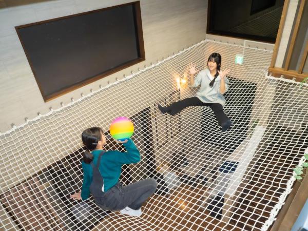 A la foto es mostra l'objecte Nasu Adventures Inn お子さま大興奮 吹き抜け全面アスレチックネット屋根付き本格BBQで楽しむ森の中のファンタジーな宿 situat a la ciutat de Nasu.