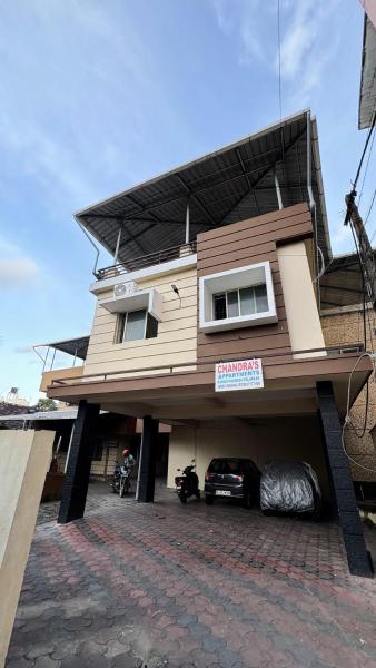 Na foto é possível ver o objeto Chandras appartment localizado na cidade de Palakkad.