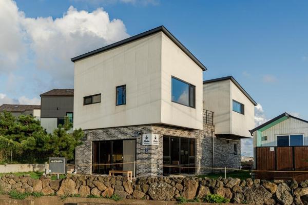 A la foto es mostra l'objecte Jeju March Pension situat a la ciutat de Sindo-ri.