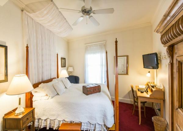 The Currier Inn - Greeley, CO