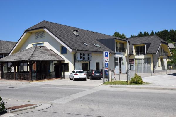 På bildet vises objektet Hostel Novak som ligger i byen Velike Brusnice.
