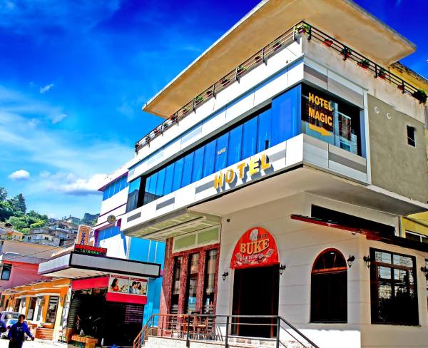 A la foto es mostra l'objecte Hotel Magic situat a la ciutat de Gjirokastër.