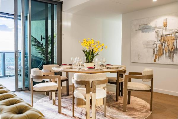 Bilde 1: 3Bed Apt in Queen's Wharf - level 33 City and Riverview with Carpark