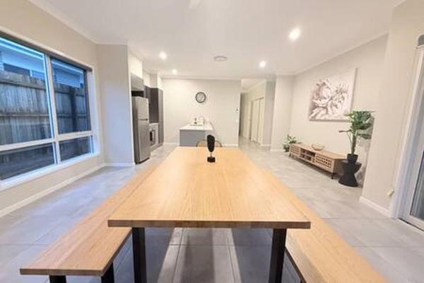 Na zdjęciu widoczny jest obiekt Silky Oak Stay - Brand New House in Griffin położony w mieście Strathpine.