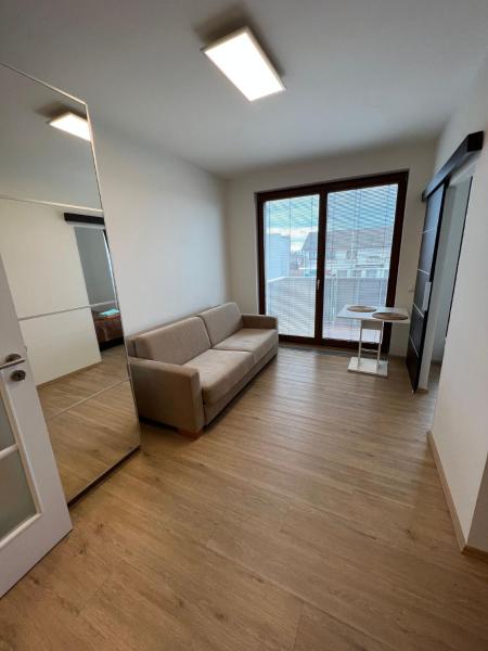 Bright & Cosy 1-Bedroom Apartment with Balcony, Praga