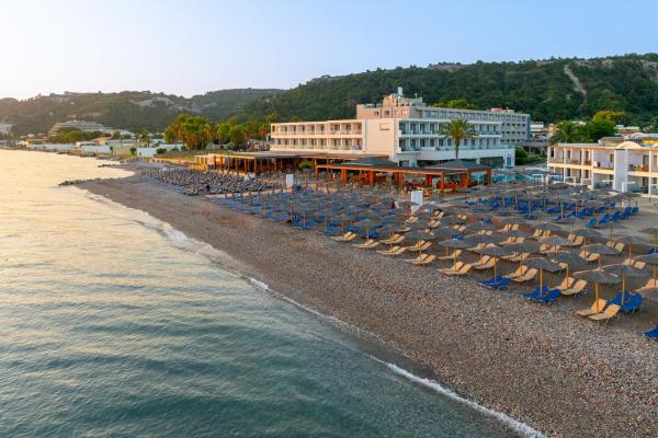 Na zdjęciu widoczny jest obiekt Avra Beach Resort położony w mieście Ixia.