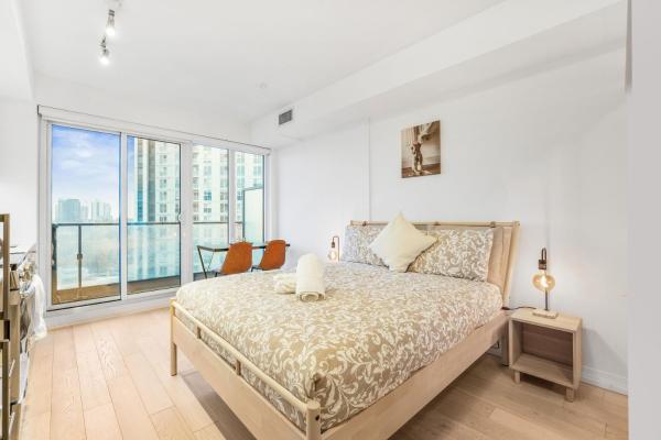 Na fotografii je vidět objekt 251 Jarvis st -Steps to Eaton Centre - Monthly Stays Only nacházející se ve městě Toronto.