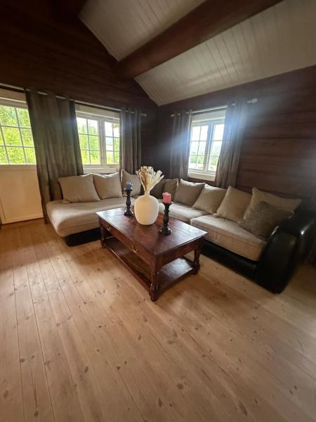 På billedet ses objektet Peaceful cabin with secluded location beliggende i byen Uppheim.