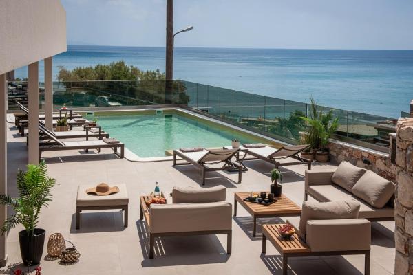 A la foto es mostra l'objecte Rodakino Mare,Beachfront & Cretan Meals by etouri situat a la ciutat de Argoulés.