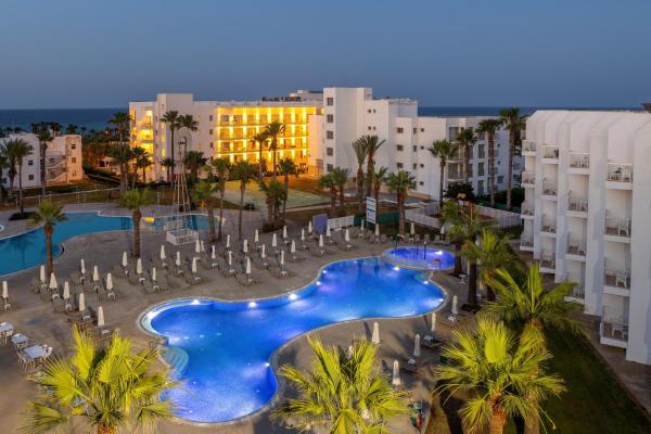 A la foto es mostra l'objecte Papantonia Hotel situat a la ciutat de Protaras.
