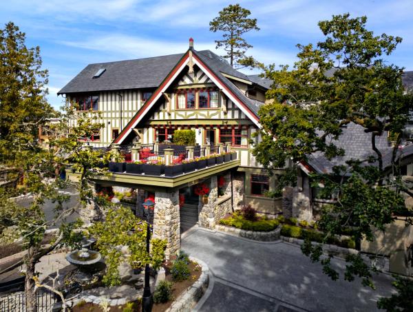 Na fotografii je vidět objekt Rosemead House nacházející se ve městě Esquimalt.