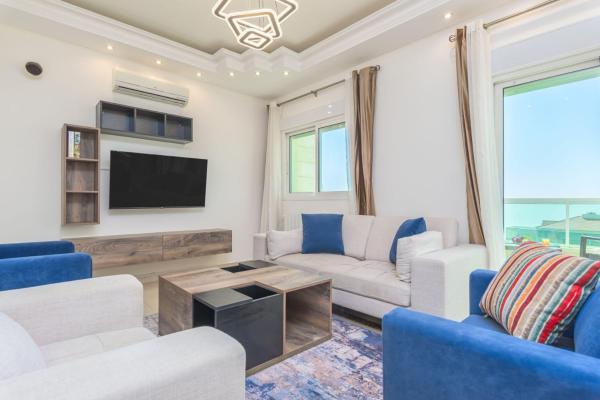 På bilden syns objektet Glint 3-Bedroom Apartment & Balcony in Aley som ligger i staden Aaley.