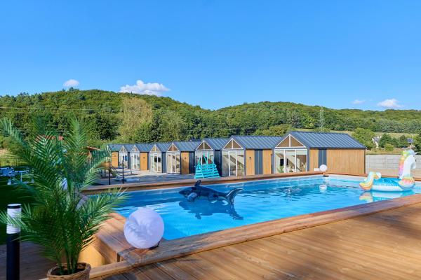 På billedet ses objektet Turkusowa Osada - family resort beliggende i byen Wapnica.