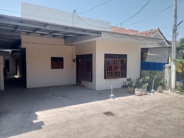 Op de foto is het object Oseng Pesona House te zien, gelegen in de stad Ketapang.