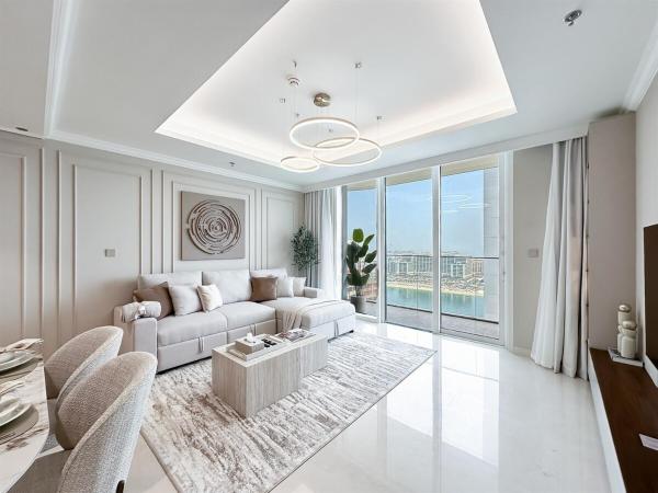 Na zdjęciu widoczny jest obiekt Trophy Stays - Coastal Luxe with Beach Access - 1BR położony w mieście Dubaj.