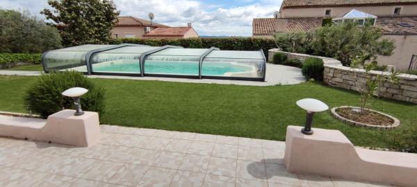A la foto es mostra l'objecte le Jardin de Flore situat a la ciutat de Manosque.