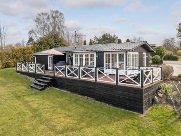 Na fotografii je vidět objekt Holiday Home Ylermi - 1-5km from the sea by Interhome nacházející se ve městě Dronningmølle.