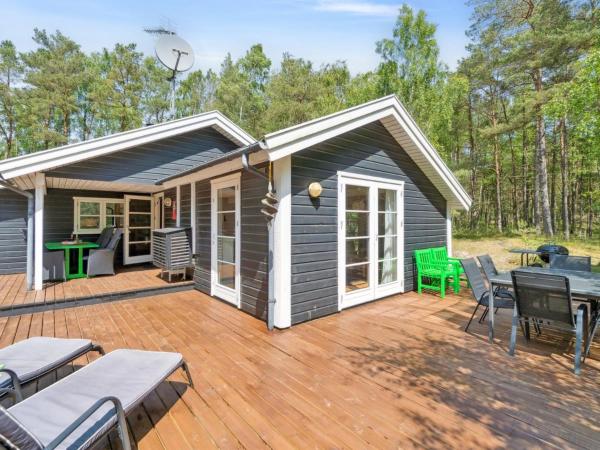 A la foto es mostra l'objecte Holiday Home Signe - 850m from the sea by Interhome situat a la ciutat de Neksø.