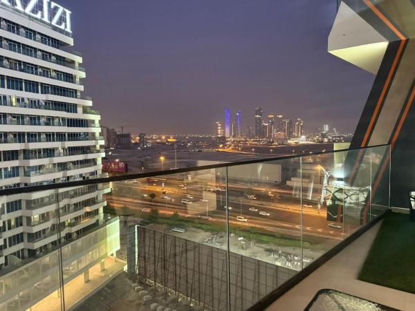 A la foto es mostra l'objecte Modern 1-Bedroom Apartment in Al Jaddaf - Pool, Gym situat a la ciutat de Dubai.