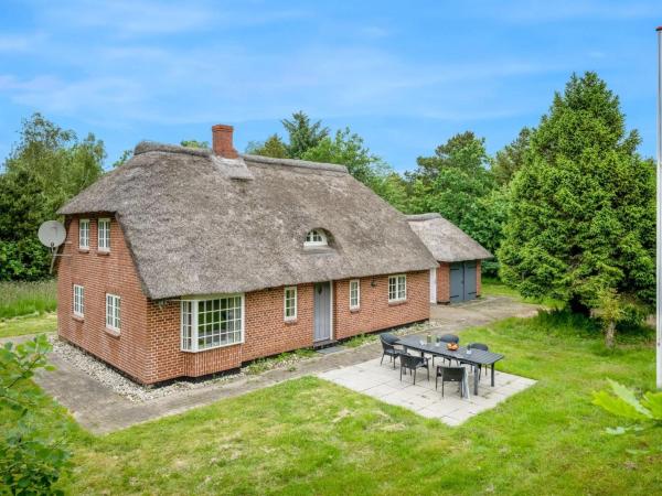 A la foto es mostra l'objecte Holiday Home Thoren - 2km from the sea by Interhome situat a la ciutat de Vesterhede.