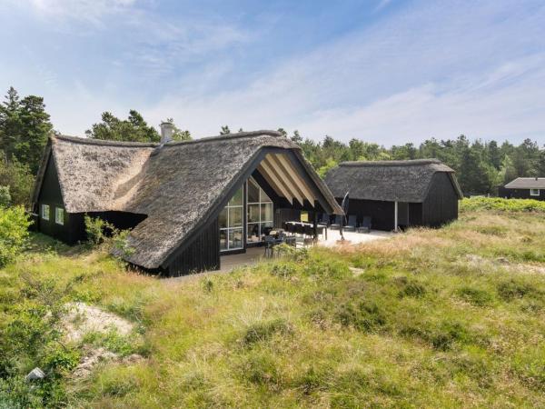 Na zdjęciu widoczny jest obiekt Holiday Home Allin - 1km from the sea by Interhome położony w mieście Mølby.