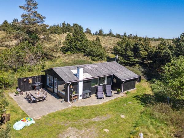 På billedet ses objektet Holiday Home Inga - 1-3km from the sea by Interhome beliggende i byen Mølby.