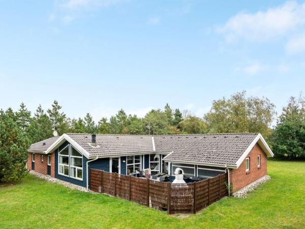 A la foto es mostra l'objecte Holiday Home Elika - 900m to the fjord by Interhome situat a la ciutat de Blåvand.